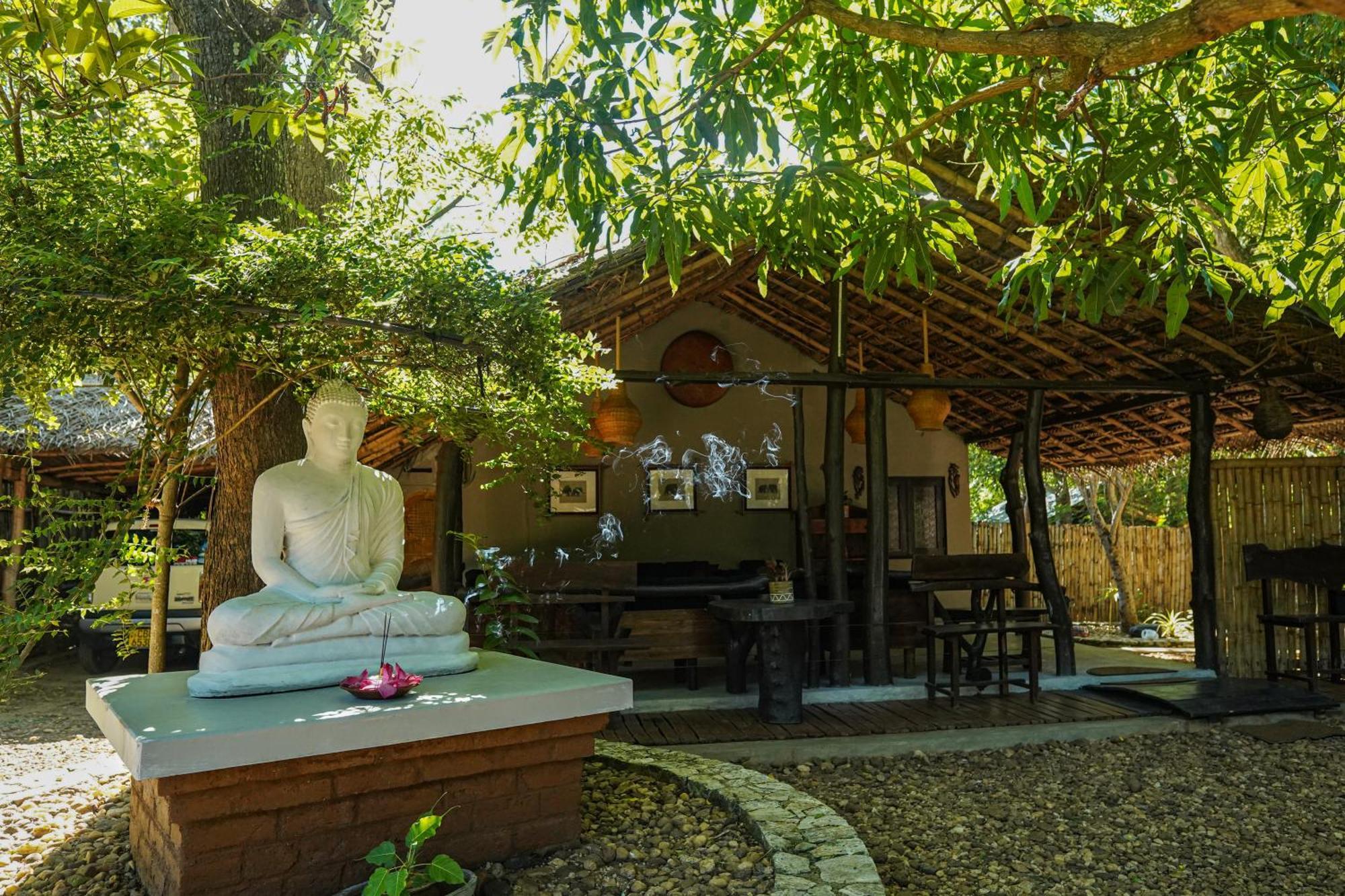 River Glamping By Gaga Bees Udawalawe Exterior foto